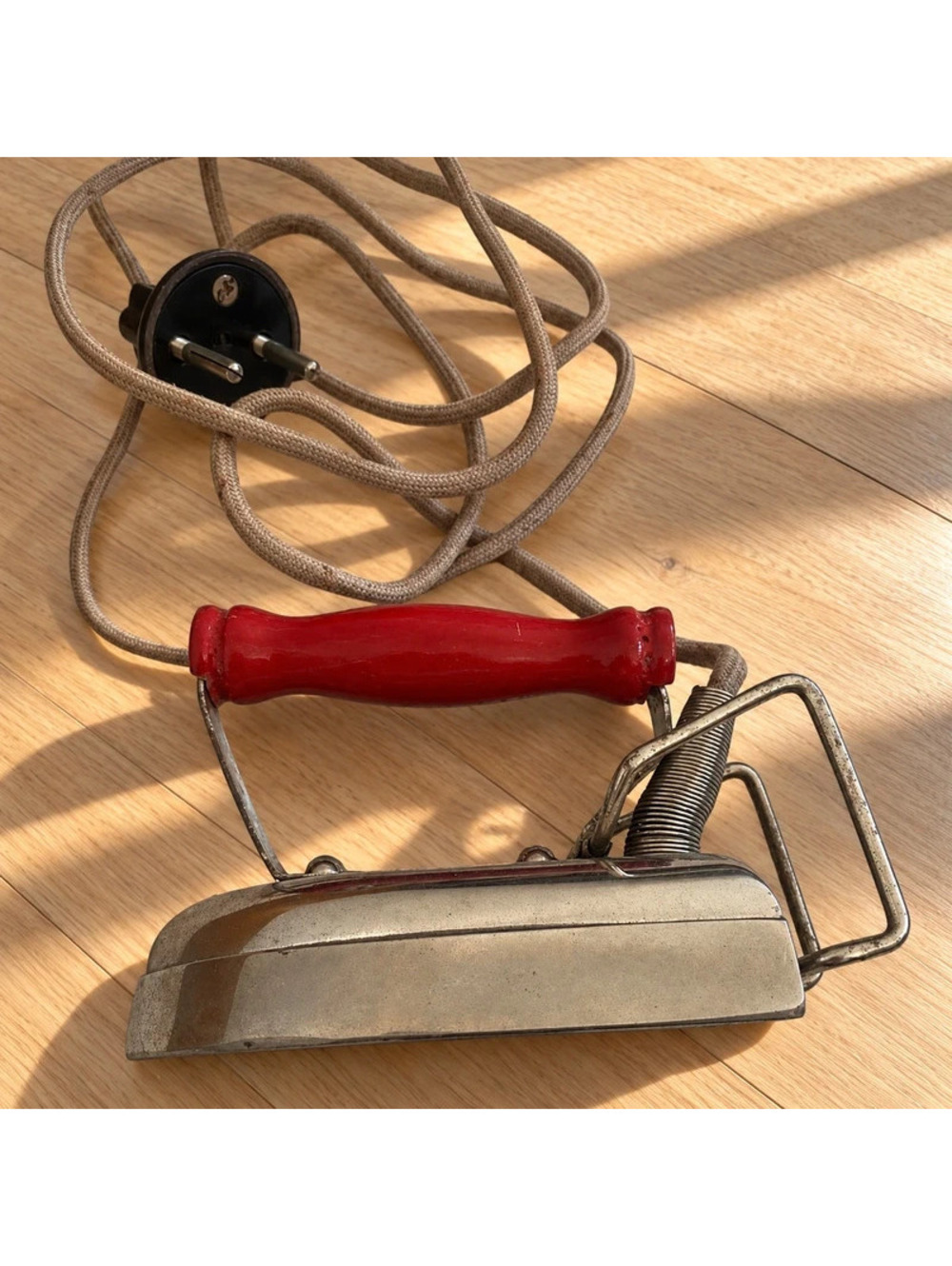 Vintage Liliput Mini Travel Iron 110/220V Red Handle Original Bag Rare